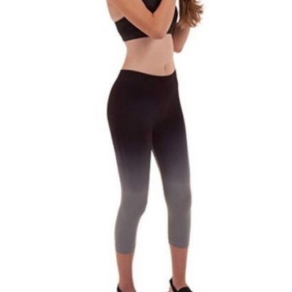 NWOT Zaney Threads Ombré Capri Seamless Stretch Leggings Sz S/M - Picture 1 of 6